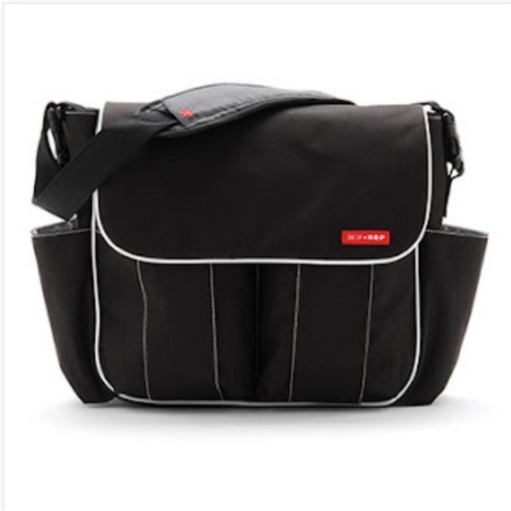 Skip Hop Dash Deluxe Black Messenger Bag